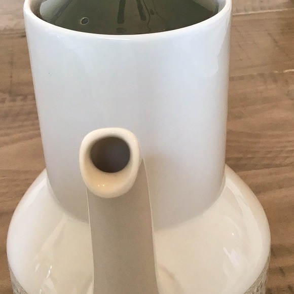 Royal Doulton Samarra Coffee Pot & Lid
Vintage English translucent china - Picture 9 of 16